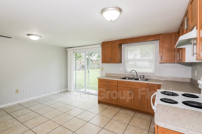Foto del edificio - 3116 Justine Ave