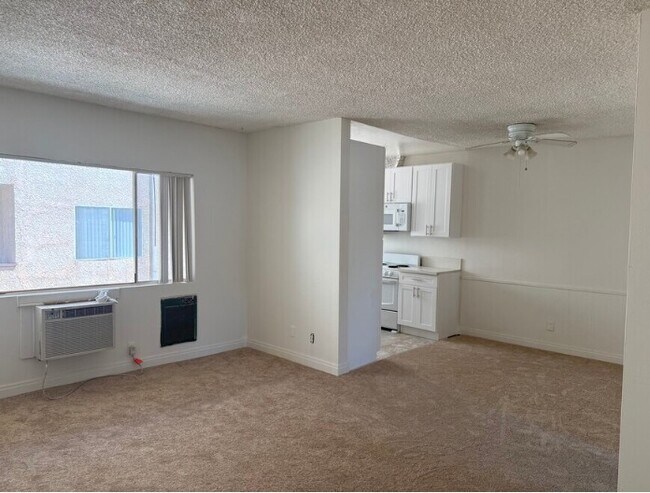 Building Photo - 22515 Del Valle St