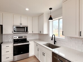 Building Photo - 303 R C Thompson Rd