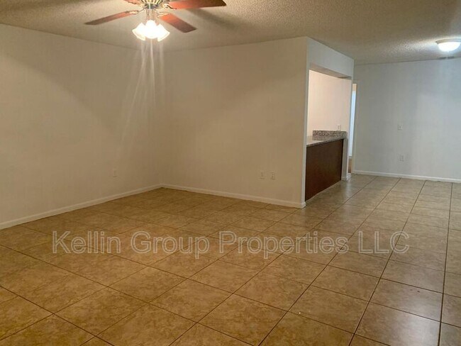 Building Photo - 858 Fox Lake Dr
