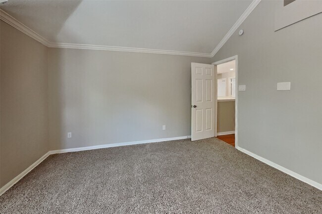 Foto del edificio - 3215 Broken Bough Dr