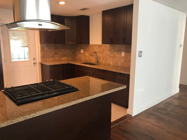 Building Photo - 5235 Pomander Rd