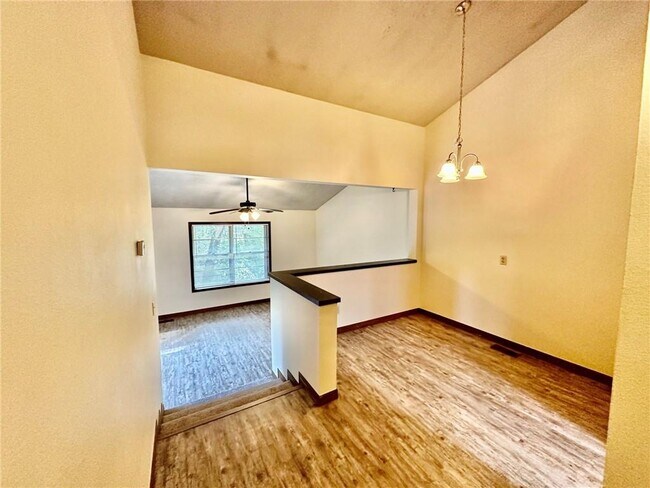 Building Photo - 1506 Bella Vista Rd