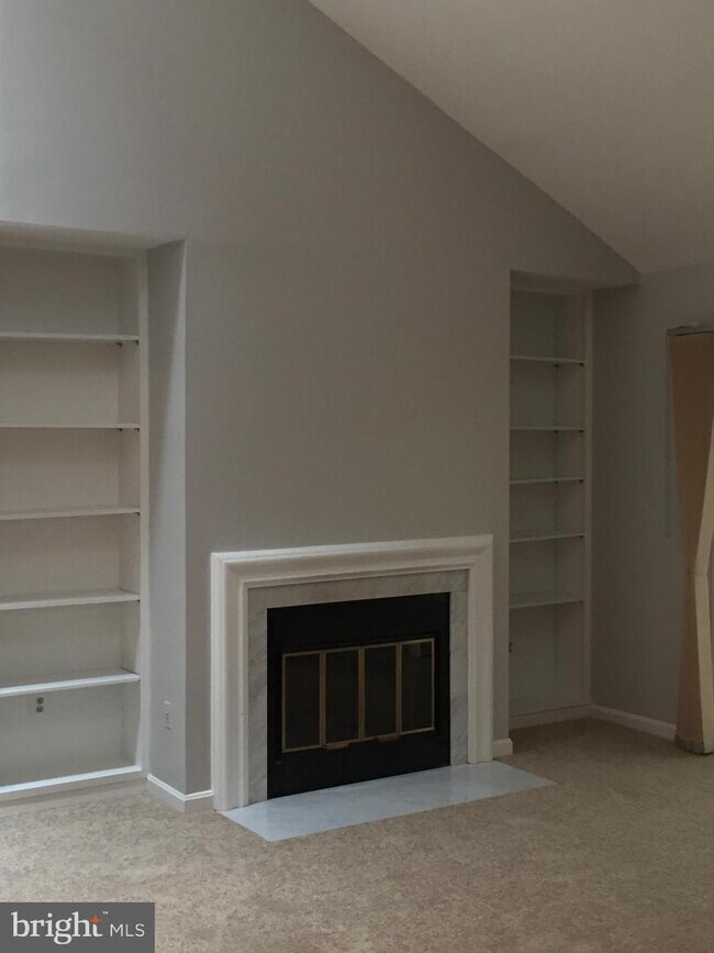 Building Photo - 2217 Lovedale Ln