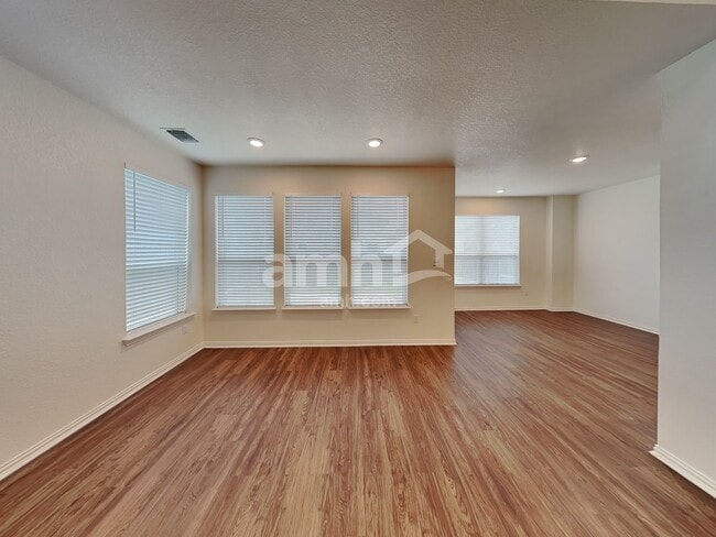 Foto del edificio - 2733 Meadowood Heights