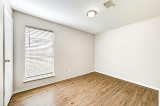 Building Photo - 5255 Beaverbrook Dr