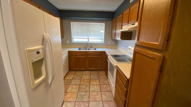 Foto del edificio - Conveniently Located 2 Bed 1 Bath Condo in...