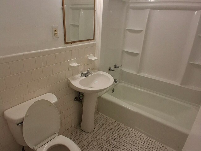 Building Photo - 889 Cheyenne Dr