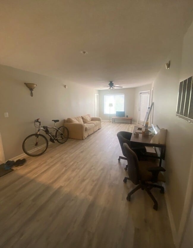 Foto del edificio - 1 Private Bedroom + Bathroom in Shared Con...