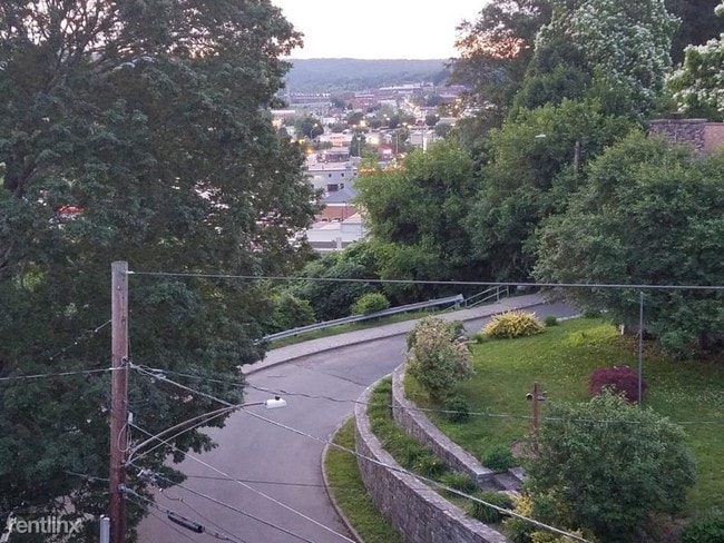 Building Photo - 2 br, 1 bath Apartment - 22 Platt St 3 Unit 3