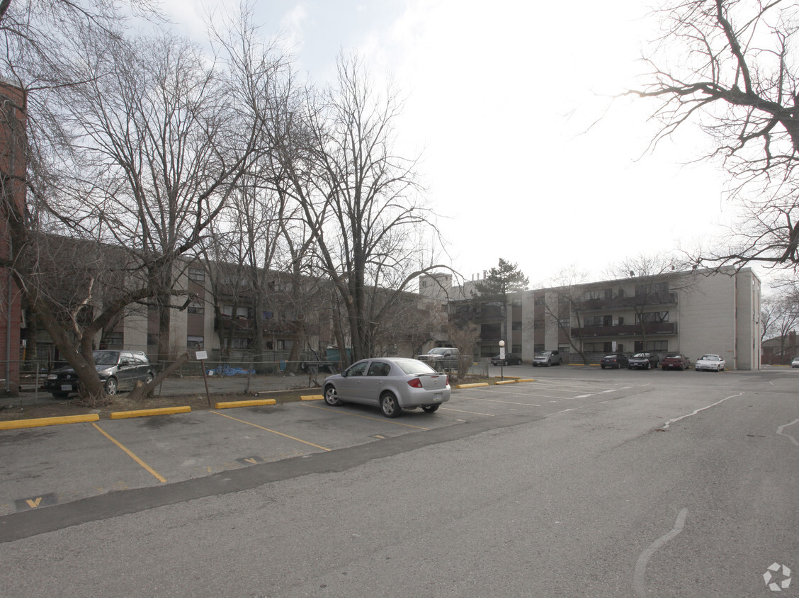 Building Photo - MONTANA COURT APARTMENTS