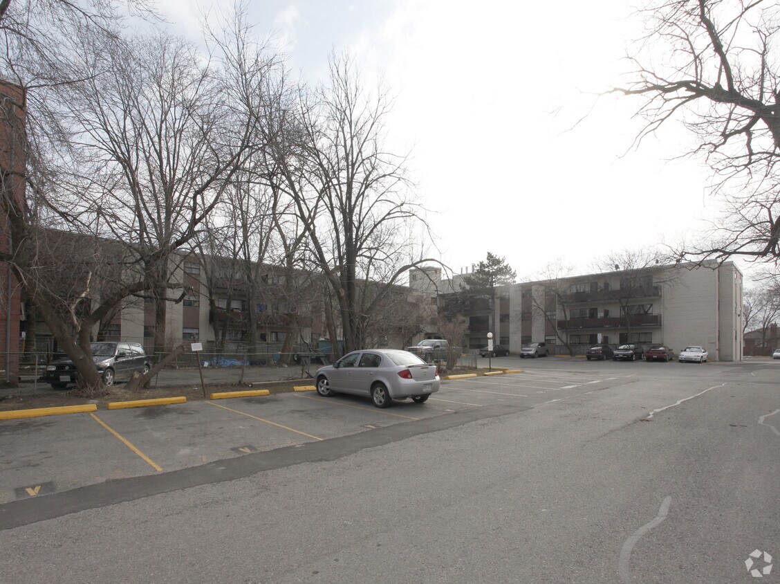Photo du bâtiment - MONTANA COURT APARTMENTS