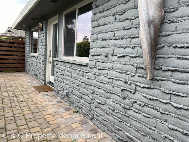 Building Photo - 2 br, 1 bath House - 4415 Diamond St. unit 1
