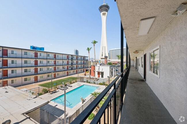 Alternate Building Image - Courtyard 525 Apartments
