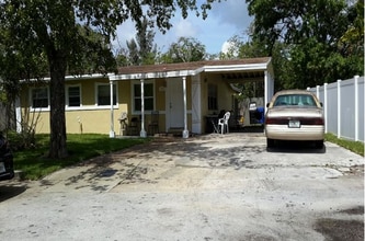 Building Photo - 1525 NW 18th Ave