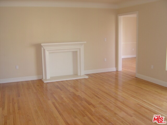Building Photo - 1415 S Beverly Glen Blvd