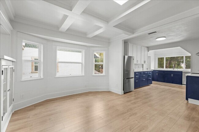 Foto del edificio - Fully Renovated 3 Bed 2 Bath Craftsman In ...