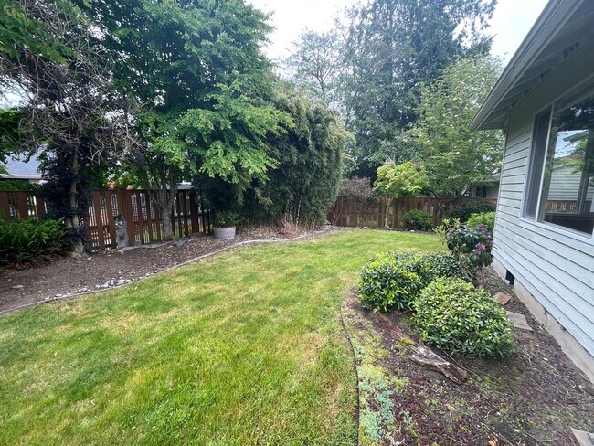 Building Photo - 4103 Kingsway