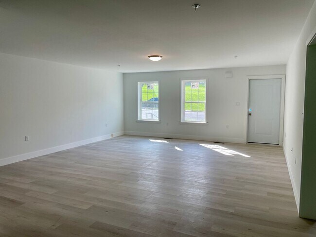 Foto del edificio - 558 Longfellow Dr