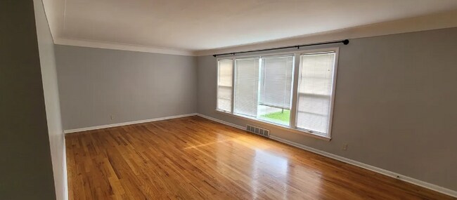 Foto del edificio - 2612 Warrensville Center Rd
