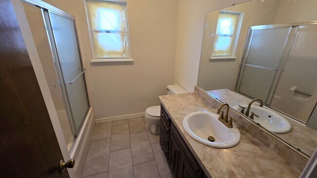 Foto del edificio - 2504 E 19th St