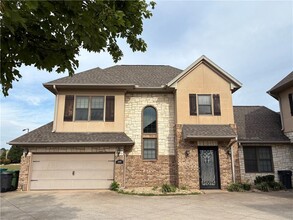 Building Photo - 2505 S Everest Ave