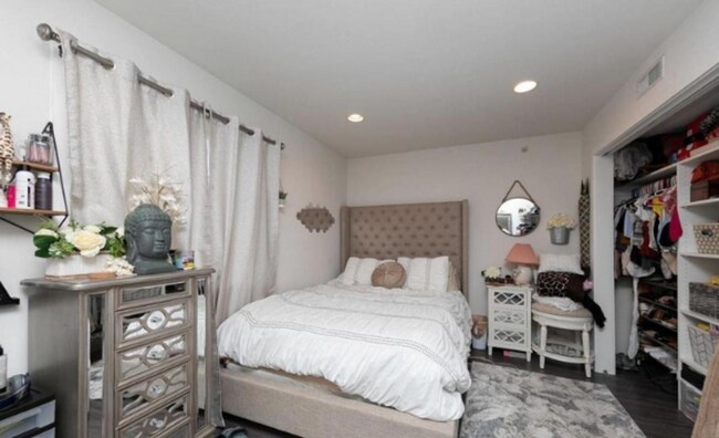 Photo - 1725 W Montgomery Ave Apartment