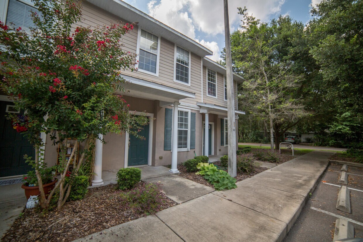 943 NW 21 Ave, Gainesville, FL 32609 Townhome Rentals in Gainesville