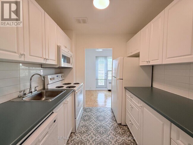 Building Photo - 30 Upper Canada Dr