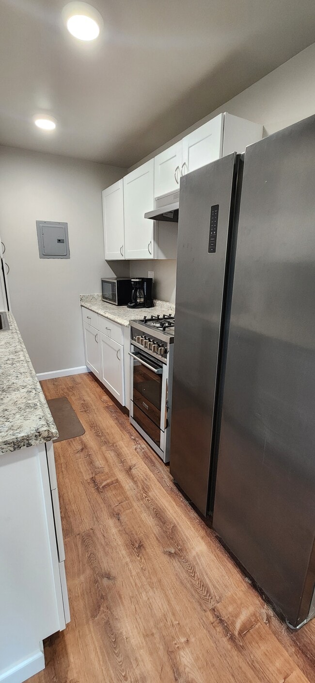 Full Kitchen - 1120 Eagle View Dr