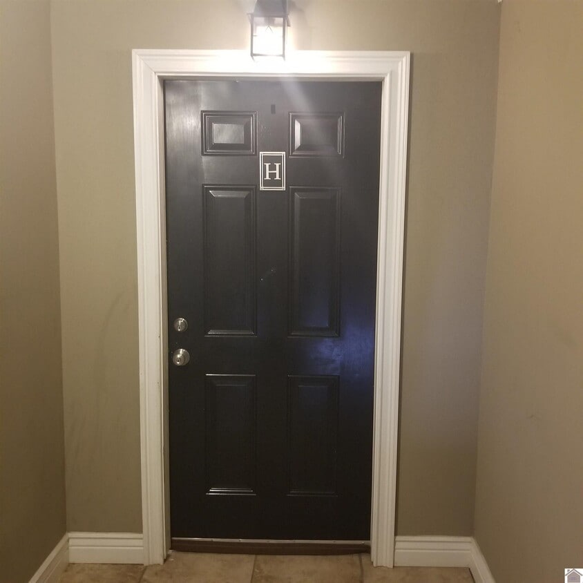 Primary Photo - 301 Maple St