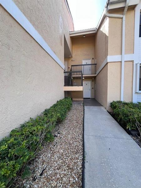 Foto del edificio - 5681 Riverside Dr