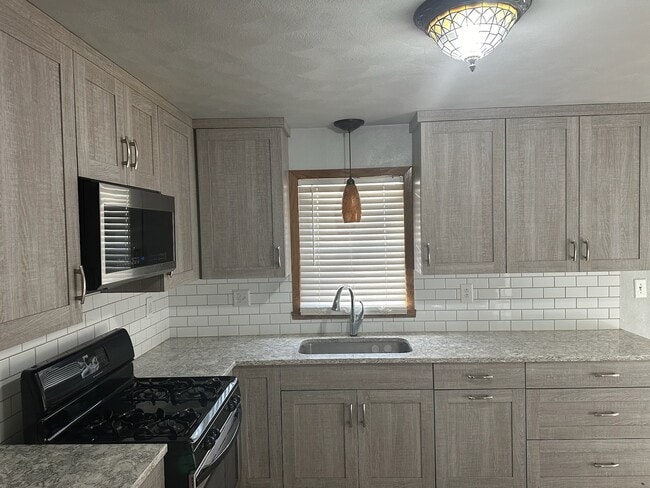 Building Photo - 466 Tralee Dr