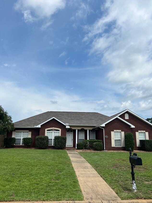 Primary Photo - 4 br, 2.5 bath House - 205 Fountain Crest Dr