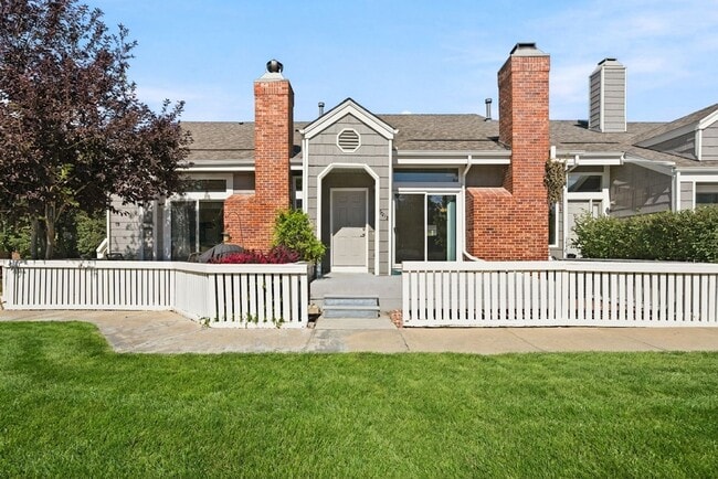 Beautiful Highlands Ranch 2 Bedroom + Loft Home with Spacious Layout & Prime Location - Beautiful Highlands Ranch 2 Bedroom + Loft Home with Spacious Layout & Prime Location