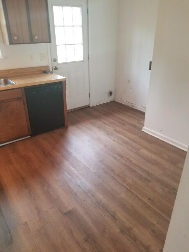 Photo - 310 Warrior Rd House