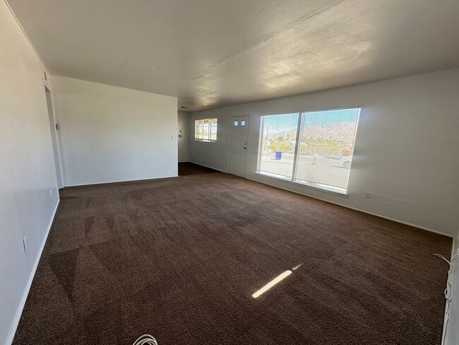 Building Photo - Two Bedroom in Chocolate Drop!