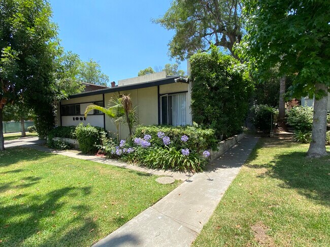 Building Photo - 1091 N Los Robles Ave