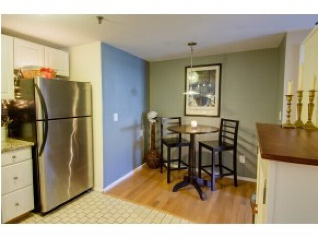 Building Photo - 80 Fleet St