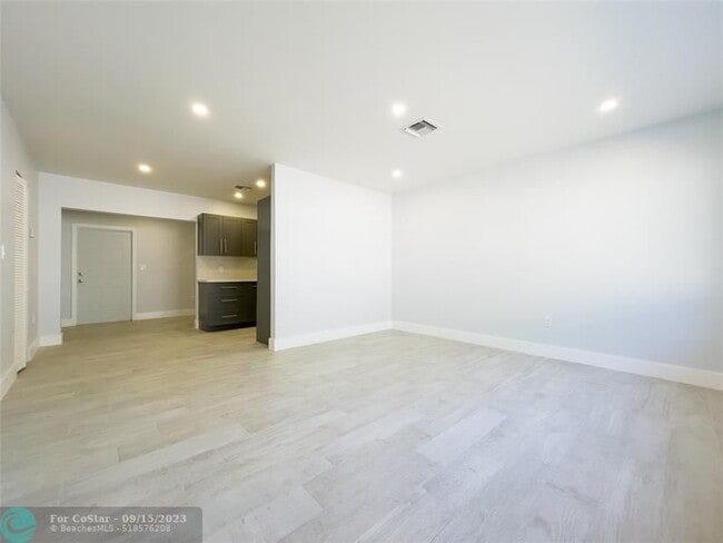 Building Photo - 831-833 SW 7th St