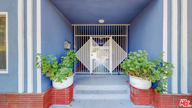 Building Photo - 11284 Montana Ave