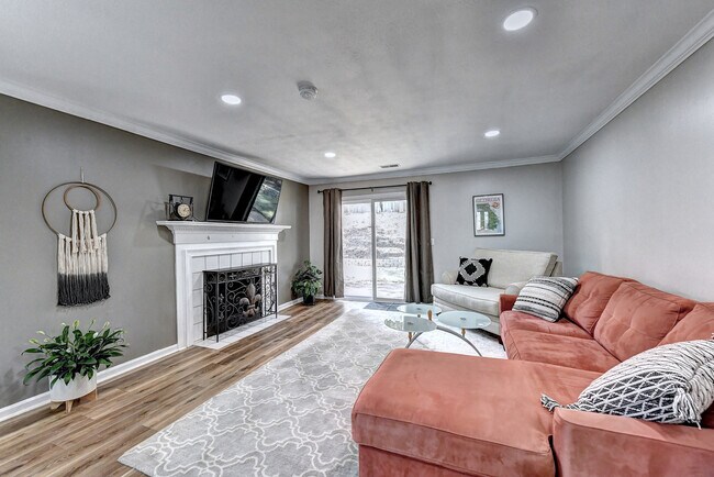 Building Photo - 5213 Village Green Way