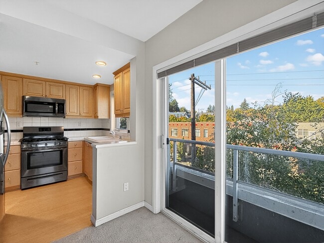 Foto del edificio - 3300 Meridian Ave N