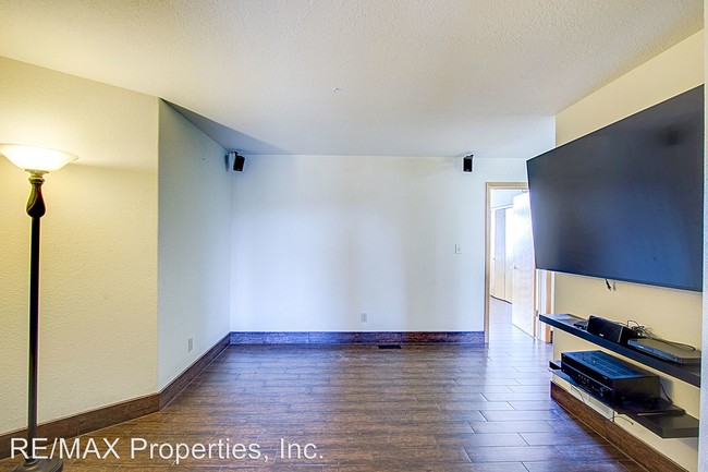 Foto del edificio - 3105 Spaatz Rd
