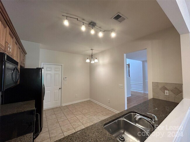 Building Photo - 9140 Redmond Trace Rd