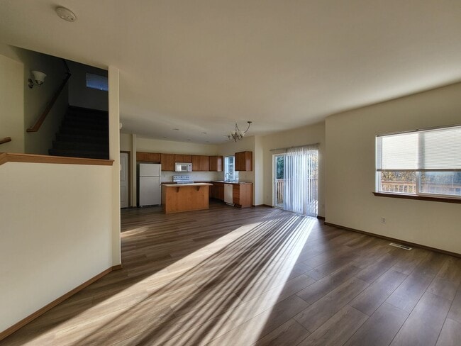 Building Photo - Beautiful 3 Story Home in Napavine