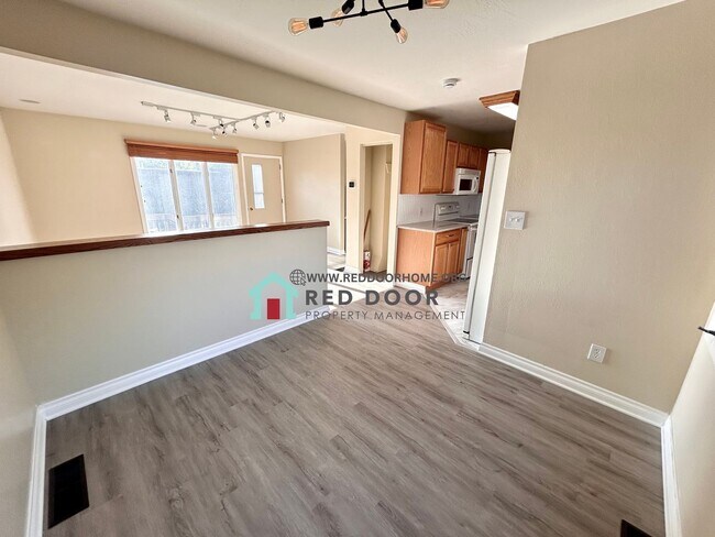 Foto del edificio - 2 Bed, 1 Bath Condo with Community Pool – $1,800/Month