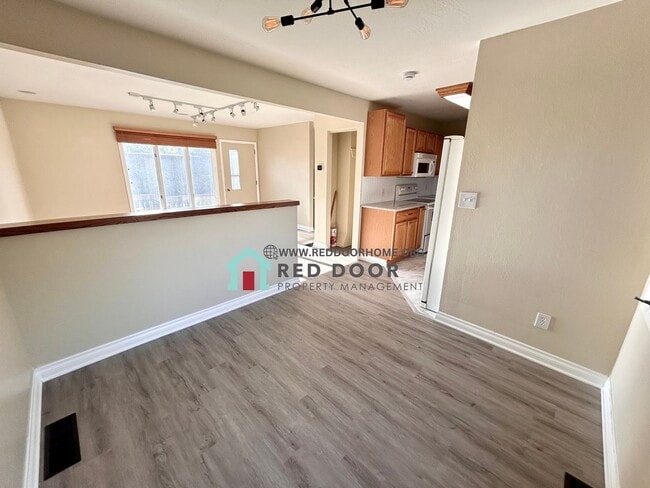 Building Photo - 2 Bed, 1 Bath Condo with Community Pool – $1,800/Month