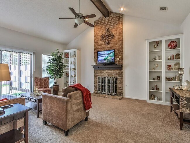Building Photo - 14707 Silver Sands St