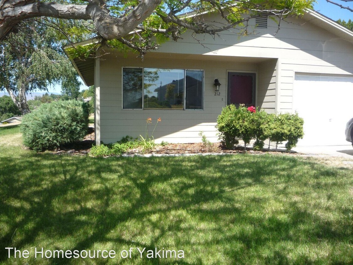 3 br, 2 bath House 212 N 80th Ave House Rental in Yakima, WA